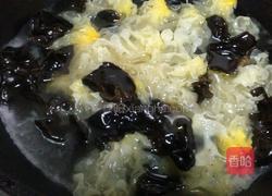 凉拌黑白木耳的做法图解2