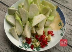 丝瓜焖荷包蛋的做法图解2