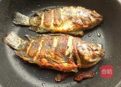 香煎鲫鱼的做法图解3