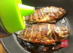 香煎鲫鱼的做法图解4