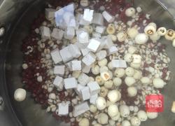 红豆莲子茯苓汤的做法图解5
