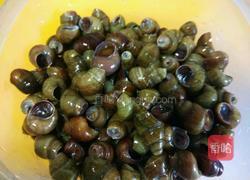 水煮田螺的做法图解2