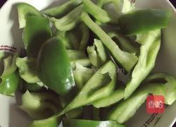 洋葱炒青椒的做法图解2