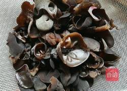 黑木耳拌核桃仁的做法图解3