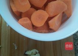 胡萝卜烧肉的做法图解2