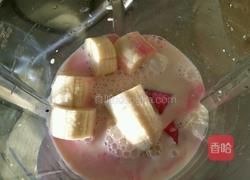 火龙果香蕉奶昔的做法图解4