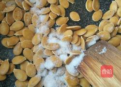炒南瓜子的做法图解6