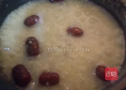 桂圆红枣莲子粥的做法图解7