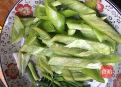 青椒鸡蛋的做法图解1