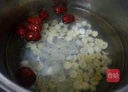 红枣莲子百合汤的做法图解4