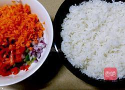 香辣肉丝炒饭的做法图解1