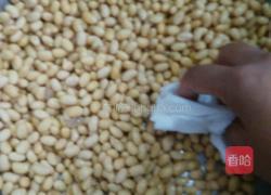 油酥黄豆的做法图解2