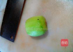 蜂蜜猕猴桃丁的做法图解1