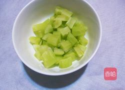 青笋炒鸡丁的做法图解1