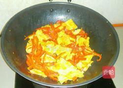 红椒炒鸡蛋饼的做法图解5