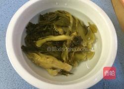 酸菜炒肉片的做法图解2