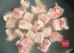 排骨炖豆角土豆的做法图解1