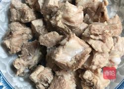 排骨炖豆角土豆的做法图解3