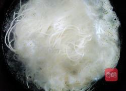 红油肥肠面的做法图解2