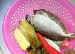 酸菜鱼汤的做法图解1