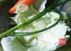 鸡蛋卷心菜炒面条的做法图解3