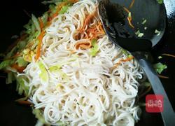 鸡蛋卷心菜炒面条的做法图解10