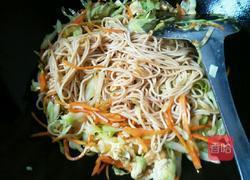 鸡蛋卷心菜炒面条的做法图解11