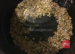 绿豆薏仁燕麦米粥的做法图解2