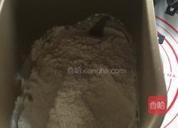 萌兔香肠面包的做法图解1