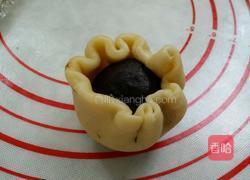 酥皮蛋黄月饼的做法图解6