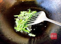 青椒炒虾米的做法图解1