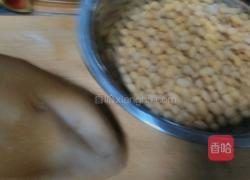 黄豆炒水疙瘩的做法图解1