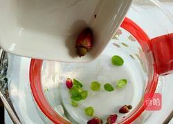 薄荷玫瑰花茶的做法图解3