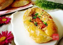 Illustration of how to make sausage bread 14