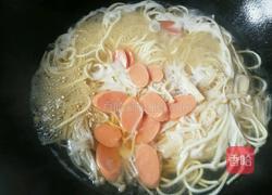 金针菇煮面条的做法图解7