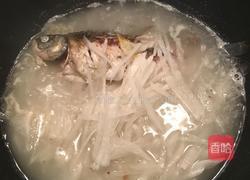白萝卜丝鲫鱼汤的做法图解5