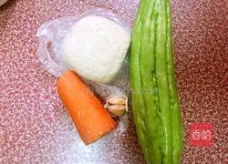 苦瓜烧豆腐的做法图解1