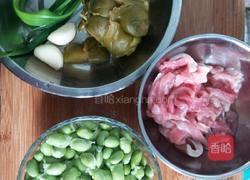 榨菜炒毛豆的做法图解1