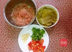 咸菜炒猪肉的做法图解1