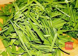 荤素搭配健康美味鱿鱼韭菜的做法图解6