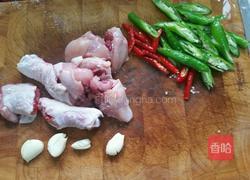 辣椒炒鸡腿的做法图解3