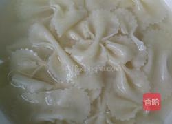 菌菇蝴蝶面的做法图解6