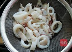 韭苔炒鱿鱼圈的做法图解5