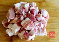 红烧肉炖白菜粉条的做法图解1