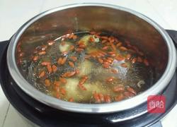 红枣枸杞香菇鸡汤的做法图解8