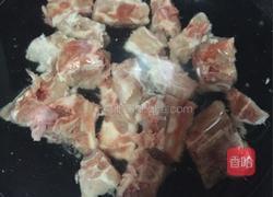 电饭锅焖排骨的做法图解1
