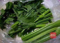 芹菜叶小咸菜的做法图解1