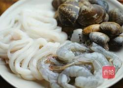 番茄海鲜面的做法图解3