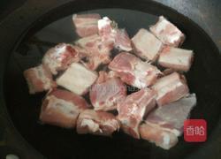 排骨豆角炖玉米的做法图解2