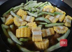 排骨豆角炖玉米的做法图解5